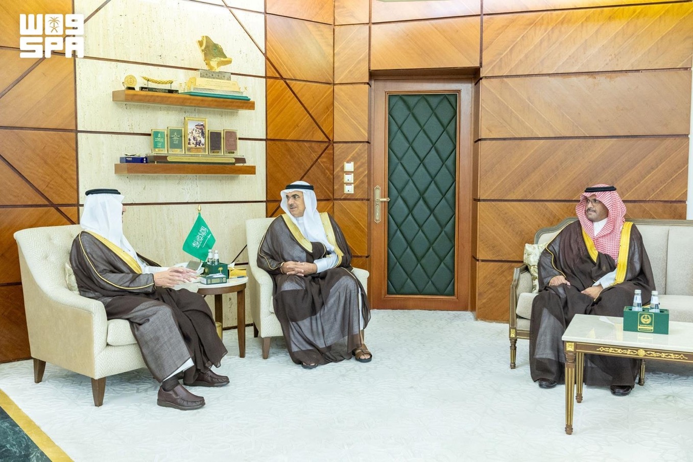 أمير الشرقية يستقبل أمين المنطقة