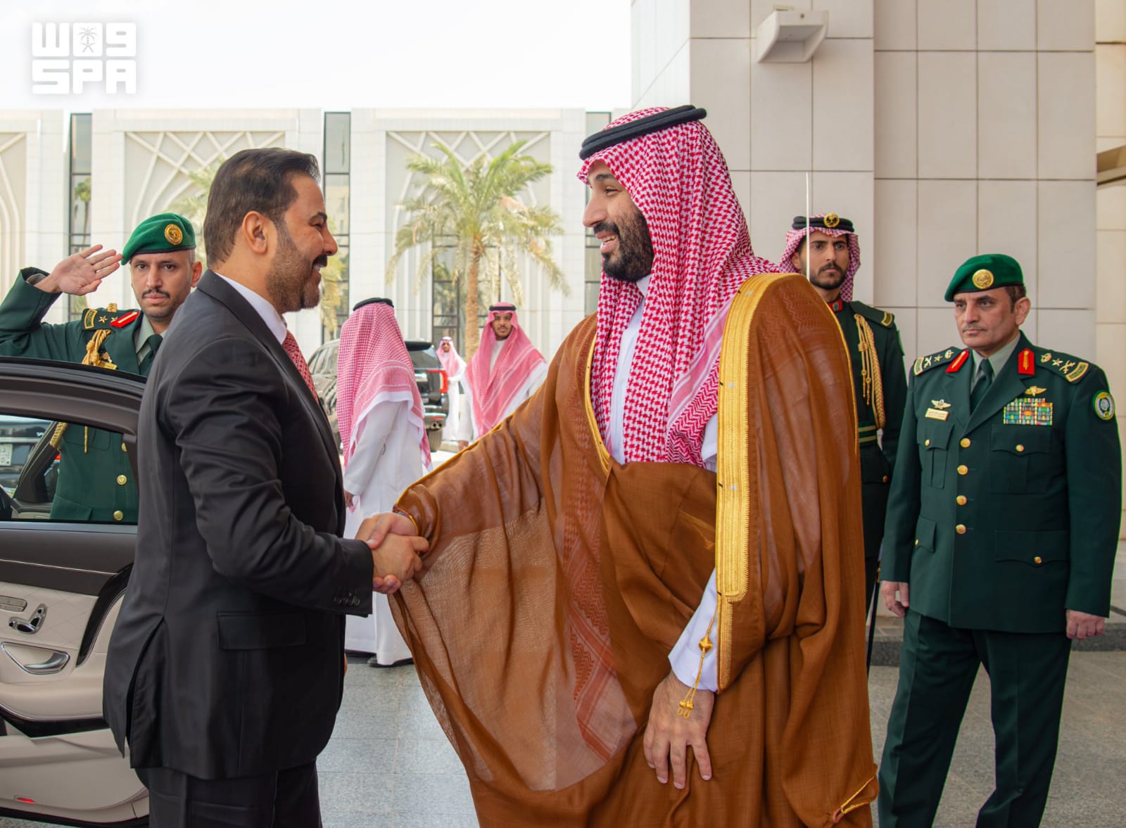 سمو ولي العهد يستقبل رئيس وزراء جمهورية العراق*