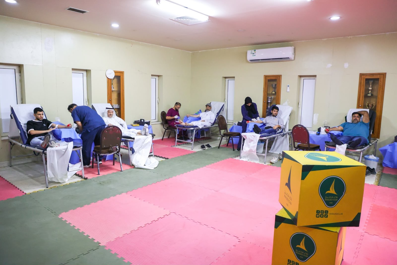 المهندس احمد خريدة يكرم فريق العمـل .. 324 متبرعاً في حملة 