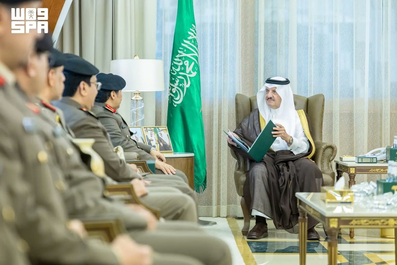 أمير المنطقة الشرقية يستقبل مدير شرطة المنطقة