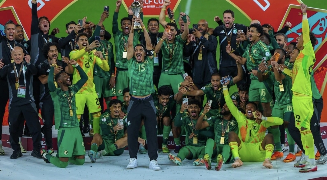 الأخضر السعودي يعانق المجد.. وكأس الخليج العربي تزيّن خزائن الوطن