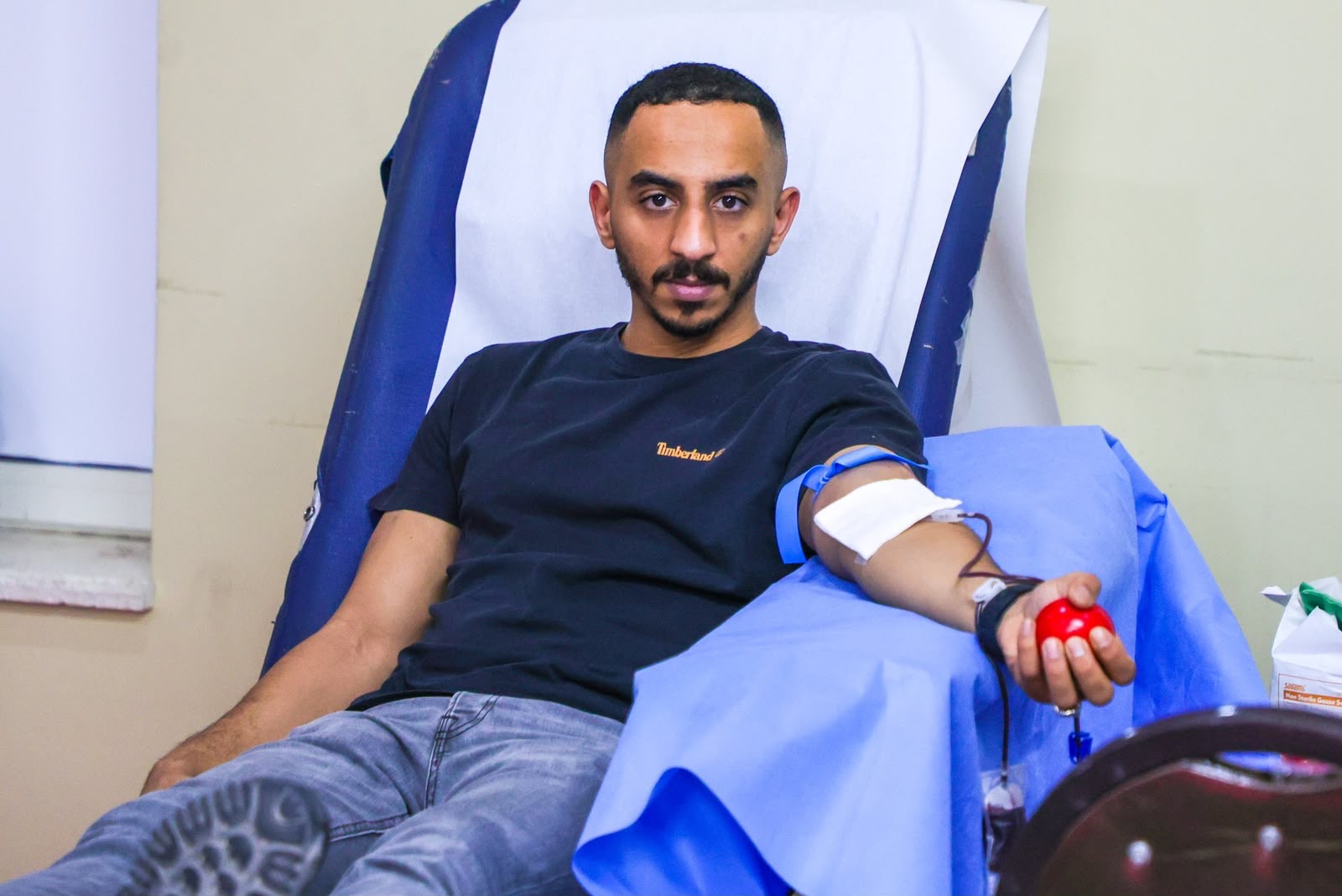 المهندس احمد خريدة يكرم فريق العمـل .. 324 متبرعاً في حملة 