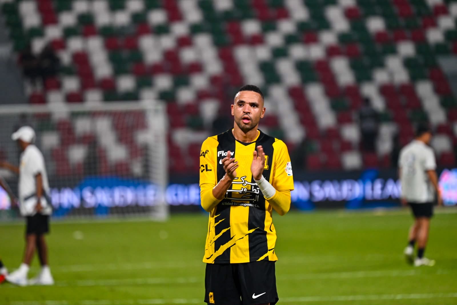 الاتحاد يكتسح الاتفاق برباعية في الدمام