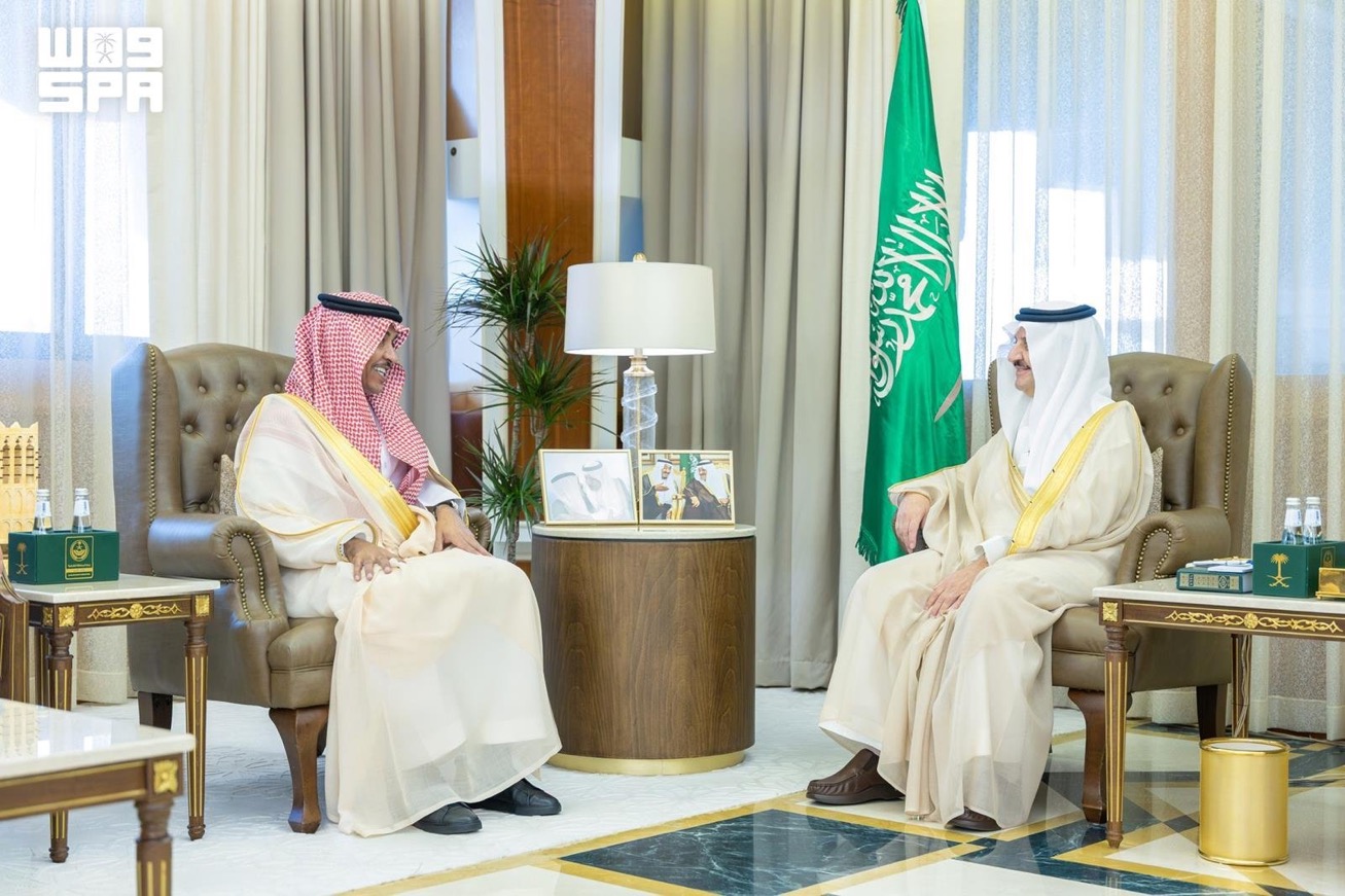 سمو أمير المنطقة الشرقية يستقبل معالي وزير الإعلام