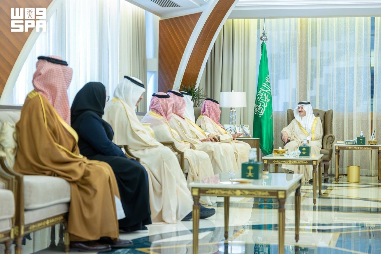 سمو أمير المنطقة الشرقية يستقبل معالي وزير الإعلام