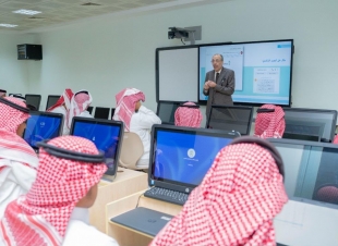 مركز الجامعة السعودية الإلكترونية التعليمي بمنطقة حائل ينظم برنامجًا للتمكين التقني