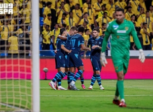 الهلال يكتسح التعاون بسداسية ويعتلي صدارة دوري روشن