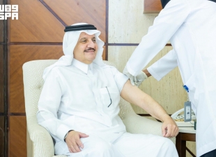 أمير المنطقة الشرقية يُدشِّن حملة التطعيم ضد الإنفلونزا الموسمية
