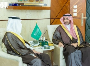 أمير المنطقة الشرقية يستقبل مدير فرع الهيئة العامة لعقارات الدولة بالدمام